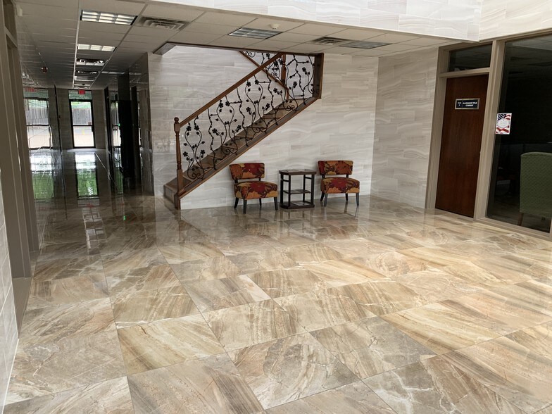More Photos Of 515 N Cedar Ridge Dr, Duncanville Office For Lease