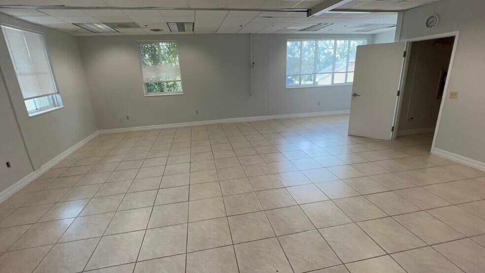 More Photos Of 4940 Bayline Dr, North Fort Myers Warehouse For Lease