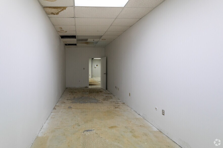 More Photos Of 6 Terri Ln, Burlington Light Distribution For Lease