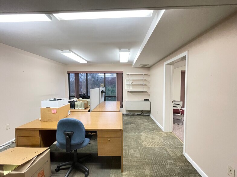 More Photos Of 567 Vauxhall St, Waterford Medical For Lease