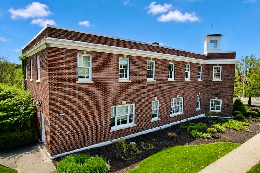 More Photos Of 102 Washington St, Manlius Office For Sale