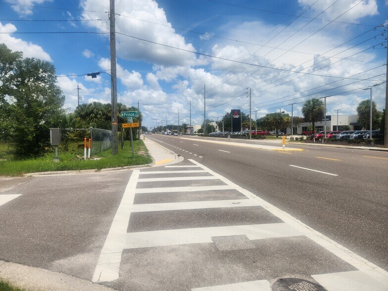 More Photos Of 13124 N Florida Ave, Tampa Medical For Sale