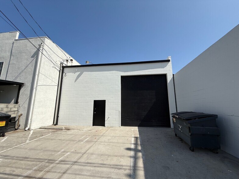 More Photos Of 1811 W Magnolia Blvd, Burbank Office For Lease