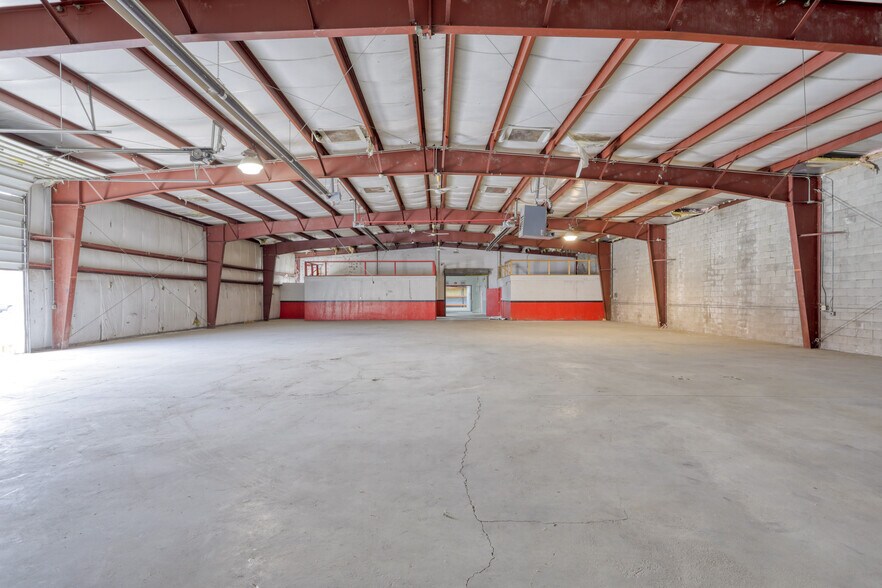 More Photos Of 14257 Tireman Ave, Dearborn Warehouse For Sale