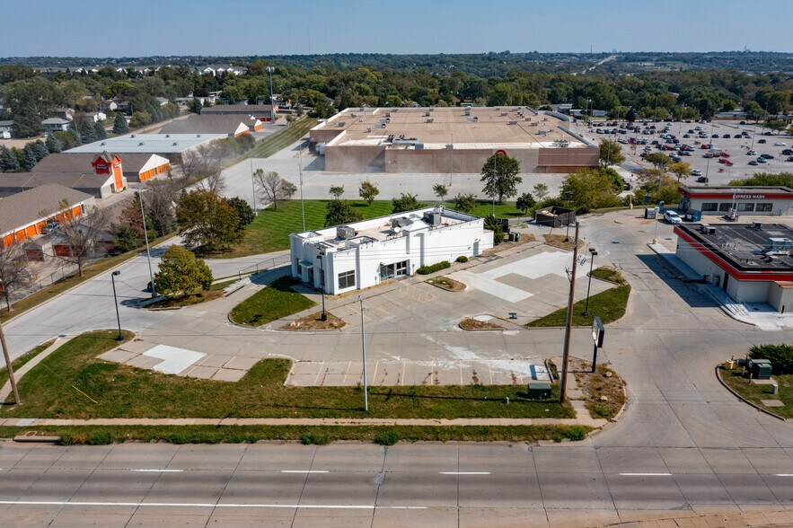 More Photos Of 3949 N 132nd St, Omaha Freestanding For Sale
