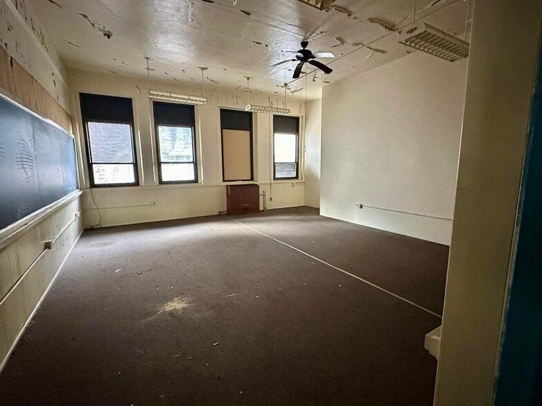 More Photos Of 124 E Abbott St, Lansford Specialty For Sale