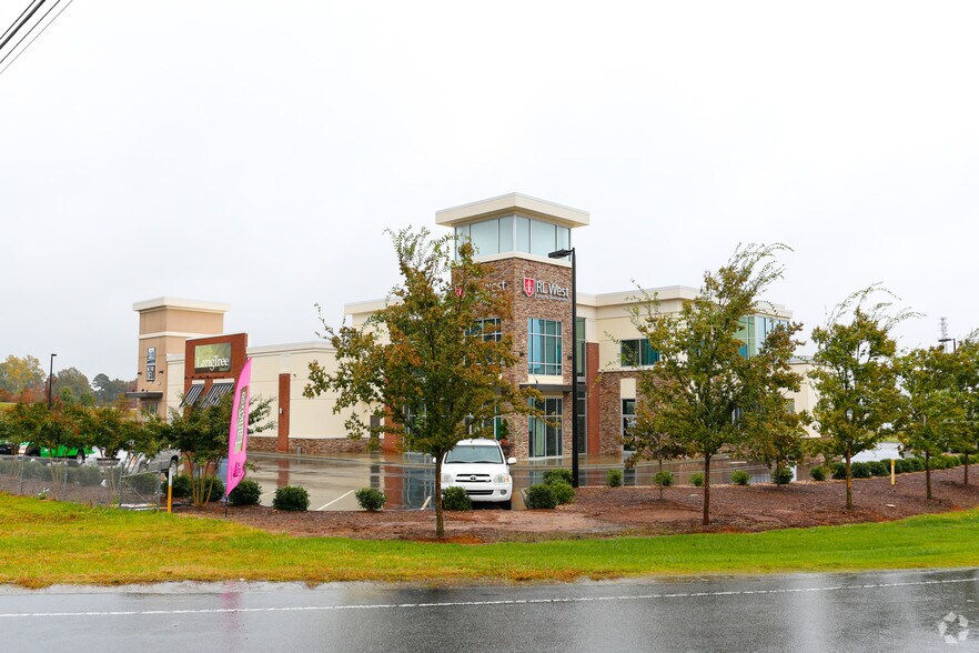Primary Photo Of 401 Langtree Rd, Mooresville Convenience Store For Lease