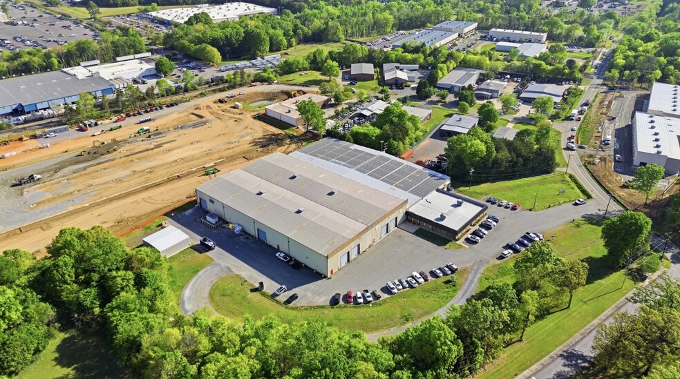 More Photos Of 10700 John Price Rd, Charlotte Warehouse For Lease