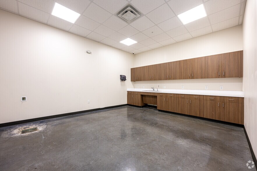 More Photos Of 2070 Commercial Dr, Port Allen Industrial For Sale