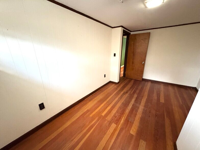 More Photos Of 2072 Main st, Londonderry Apartments For Sale