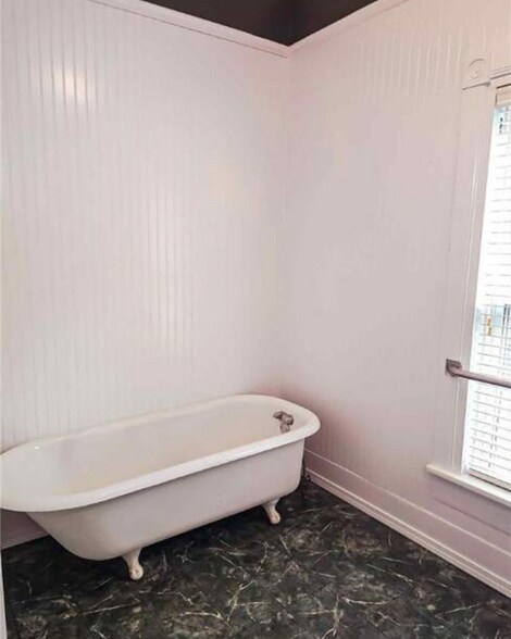 More Photos Of 1301 W Main St, Clarksville Office For Sale