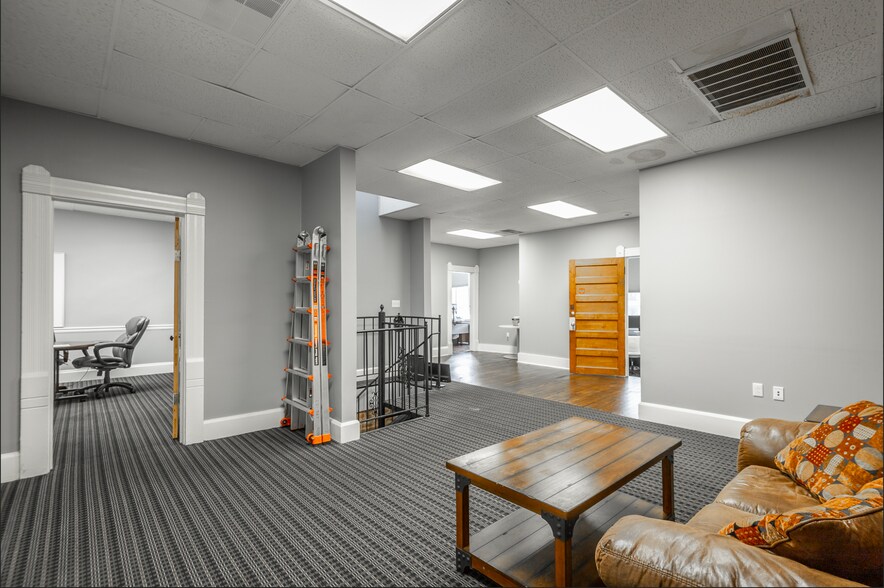 More Photos Of 111 E 8th St, Chattanooga Office For Sale