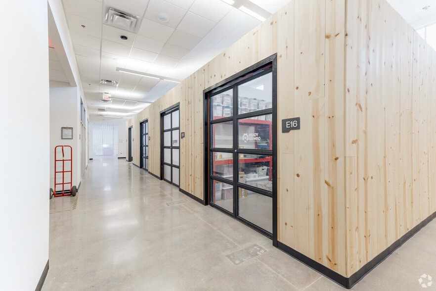 More Photos Of 4750 S 44th Pl, Phoenix Research And Development For Lease