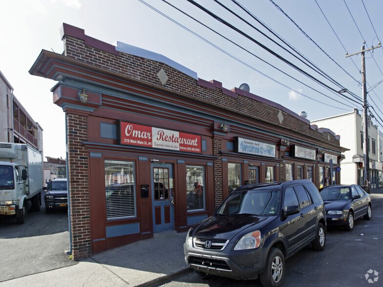 More Photos Of 210 W Main St, Stamford Freestanding For Lease