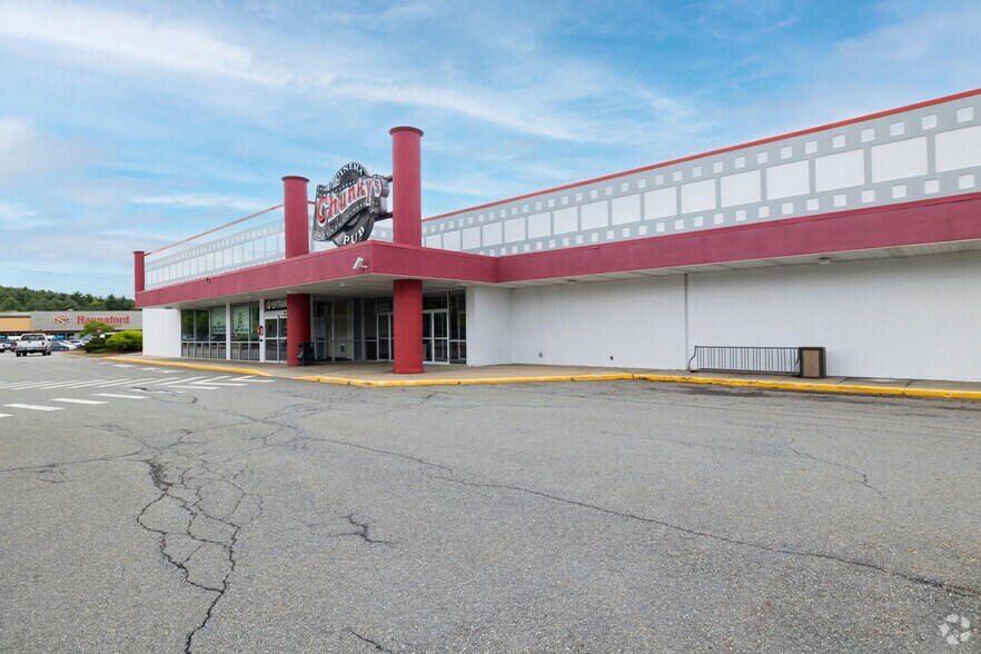 More Photos Of 151 Coliseum Ave, Nashua Movie Theatre For Lease