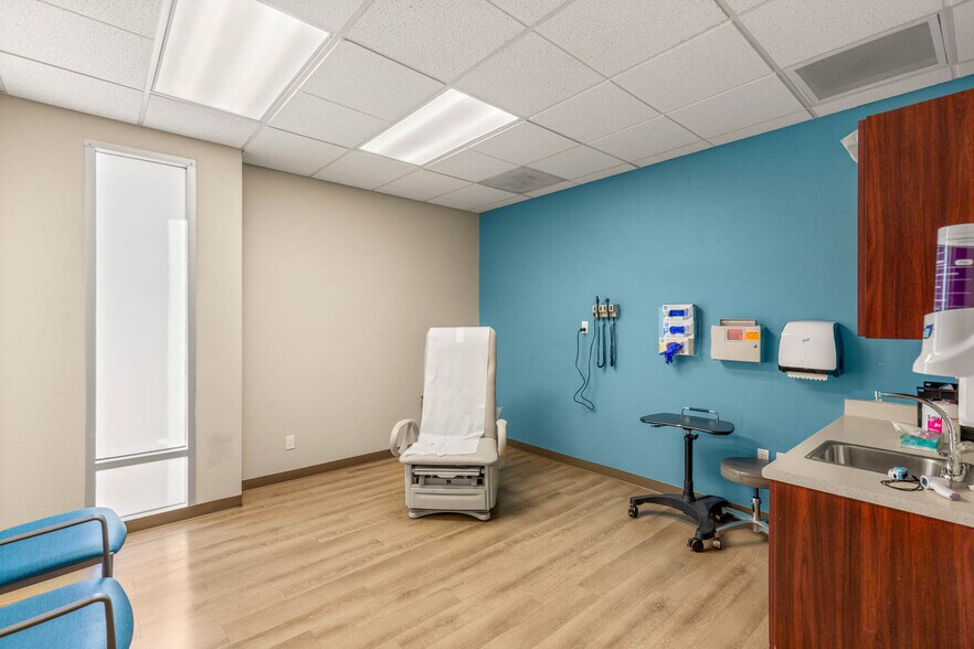 More Photos Of 2601 N Tenaya Way, Las Vegas Office For Sale
