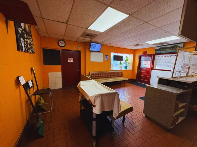 More Photos Of 1061 Hudson Rd, Saint Paul Restaurant For Sale