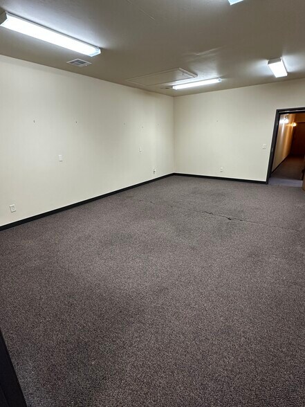 More Photos Of 10404 Vineyard Blvd, Oklahoma City Unknown For Lease