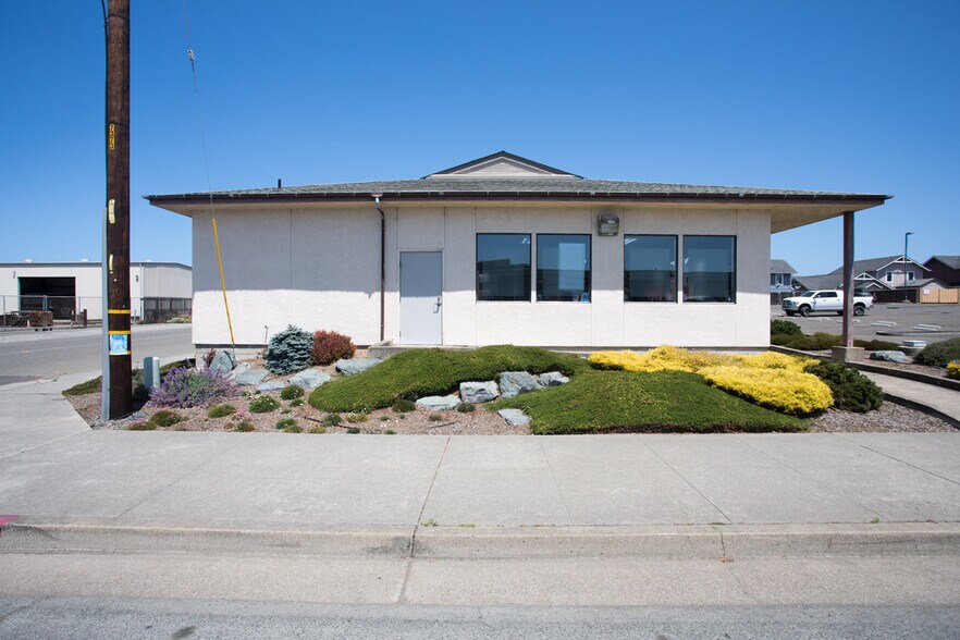 More Photos Of 151 W Elm St, Fort Bragg General Retail For Sale