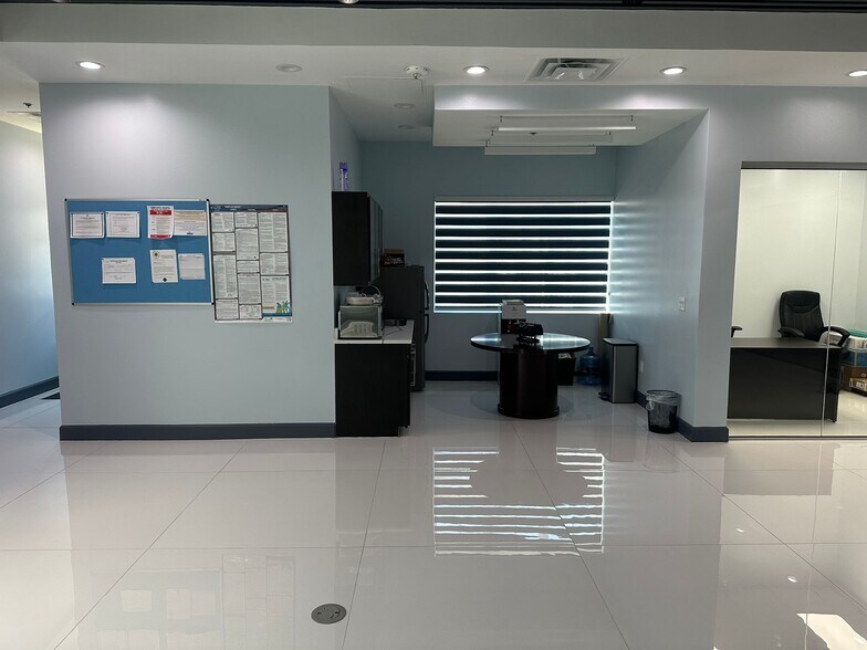 More Photos Of 1173 W John Carpenter Fwy, Irving Medical For Sale