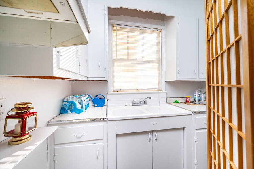 More Photos Of 211 N 5th Ave, Hopewell Office For Sale