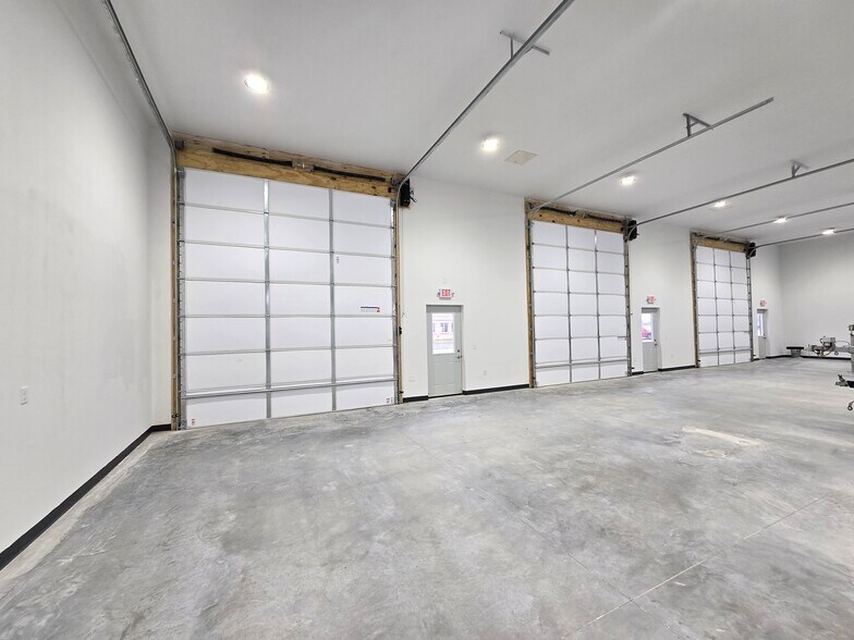 More Photos Of 3921 Traxler Ct, Bay City Warehouse For Lease