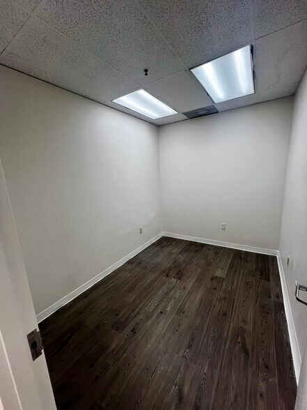 More Photos Of 6881 Kingspointe Pky, Orlando Flex For Sale