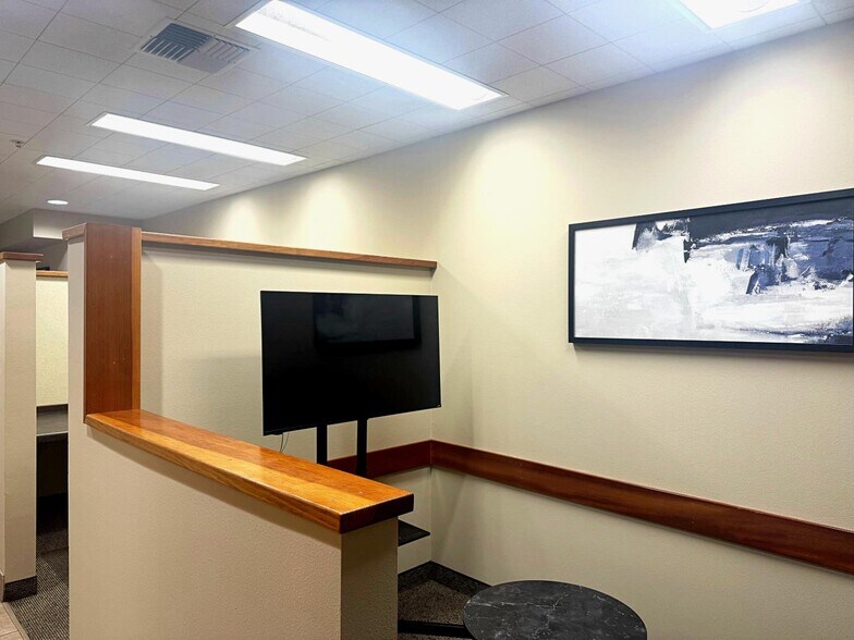 More Photos Of 2033 N Fine Ave, Fresno Flex For Lease