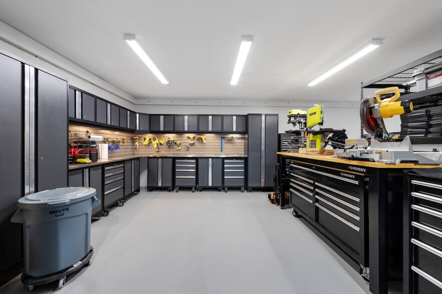 More Photos Of 18635-18639 SW 107th Ave, Cutler Bay Showroom For Sale