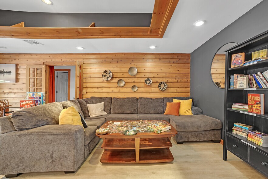 More Photos Of 446724 E 390 Rd, Langley Hotel For Sale