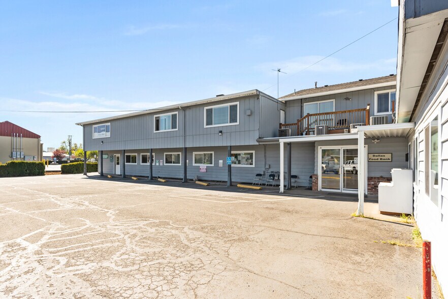 More Photos Of 322 Main St, Dallas Office For Lease