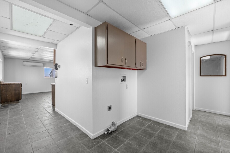 More Photos Of 2708 30th Ave NE, Minot Manufacturing For Sale