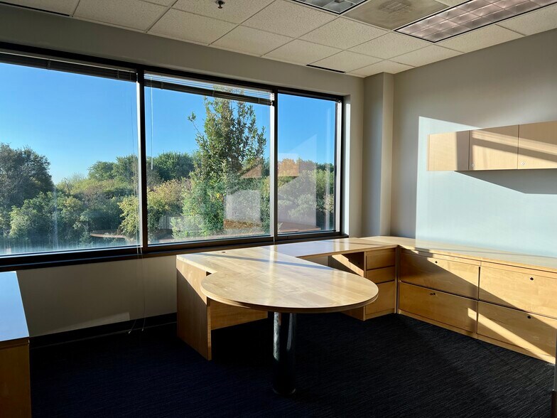 More Photos Of 5250 Corporate Dr, Troy Office For Lease