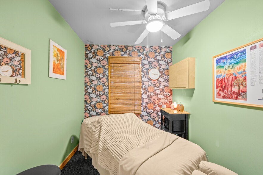 More Photos Of 231 E Buffalo St, New Buffalo Hotel For Sale