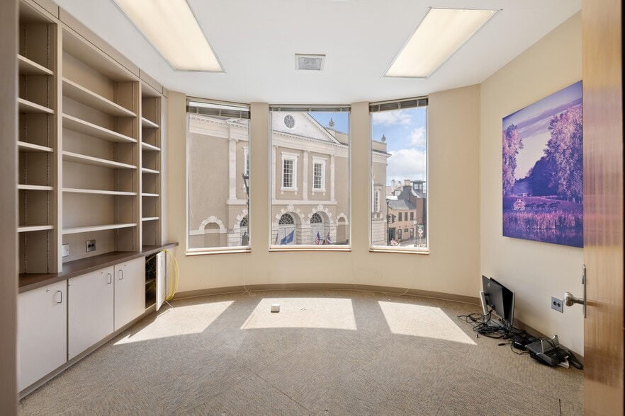 More Photos Of 16 Broad St, Charleston Bank For Lease