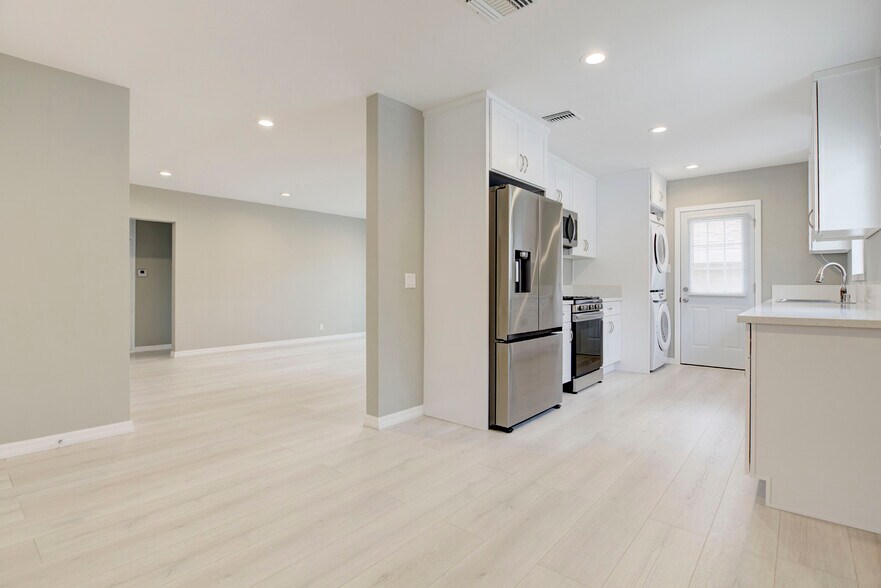 More Photos Of 10935 Nassau Ave, Sunland Multifamily For Sale