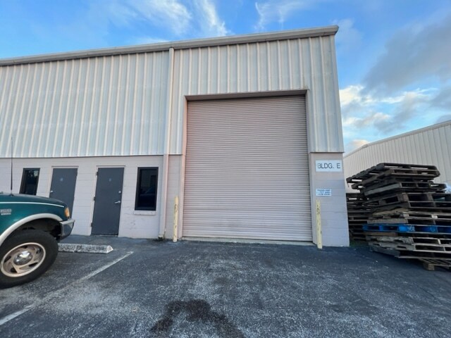 More Photos Of 1725 S Nova Rd, Daytona Beach Warehouse For Sale