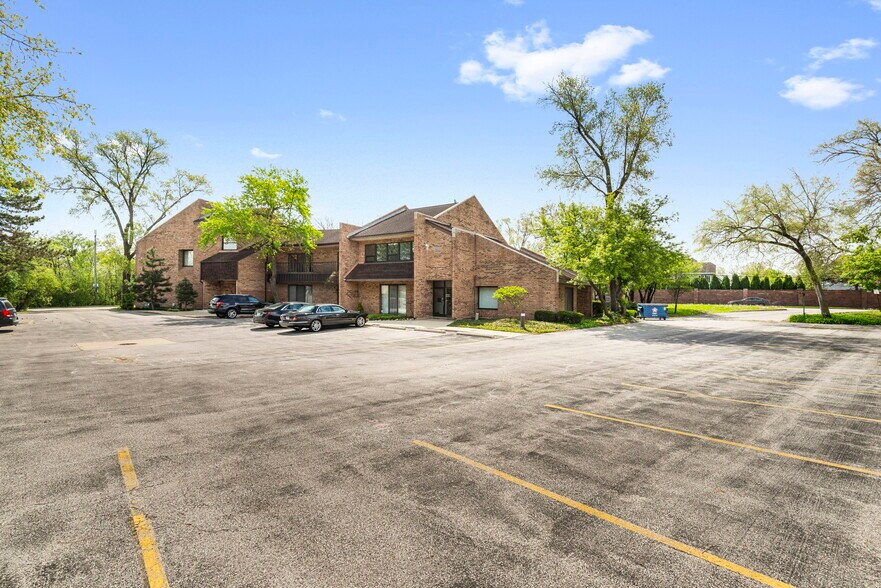 More Photos Of 501 W Ogden Ave, Hinsdale Medical For Sale