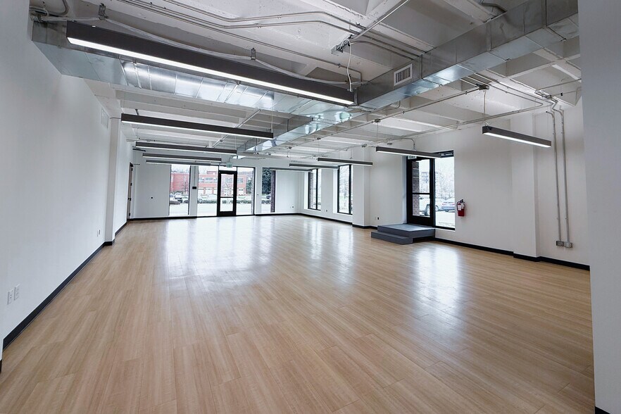 More Photos Of 1111 Hawthorne Ln, Charlotte Office For Lease
