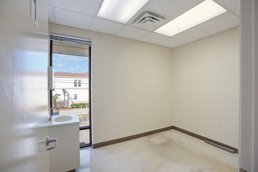 More Photos Of 400 S Tamiami Trl, Venice Medical For Sale