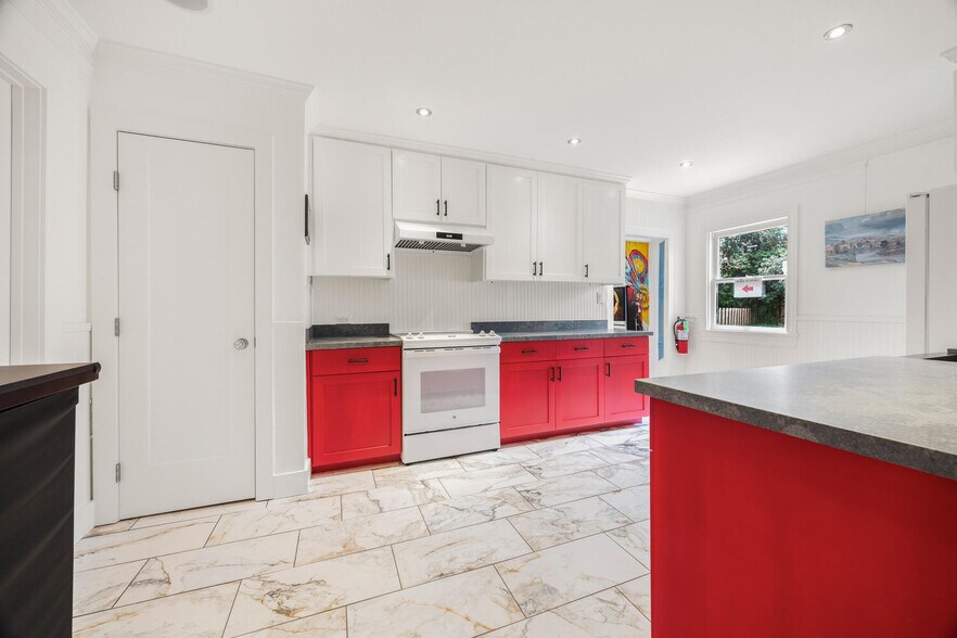 More Photos Of 505 Main, Blanco Office Residential For Sale