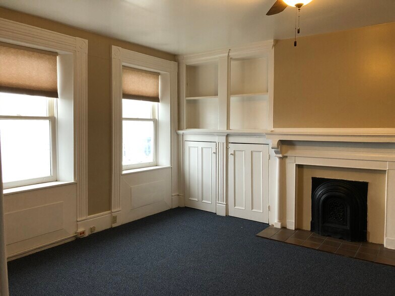 More Photos Of 111 W Chestnut St, Jeffersonville Office For Lease