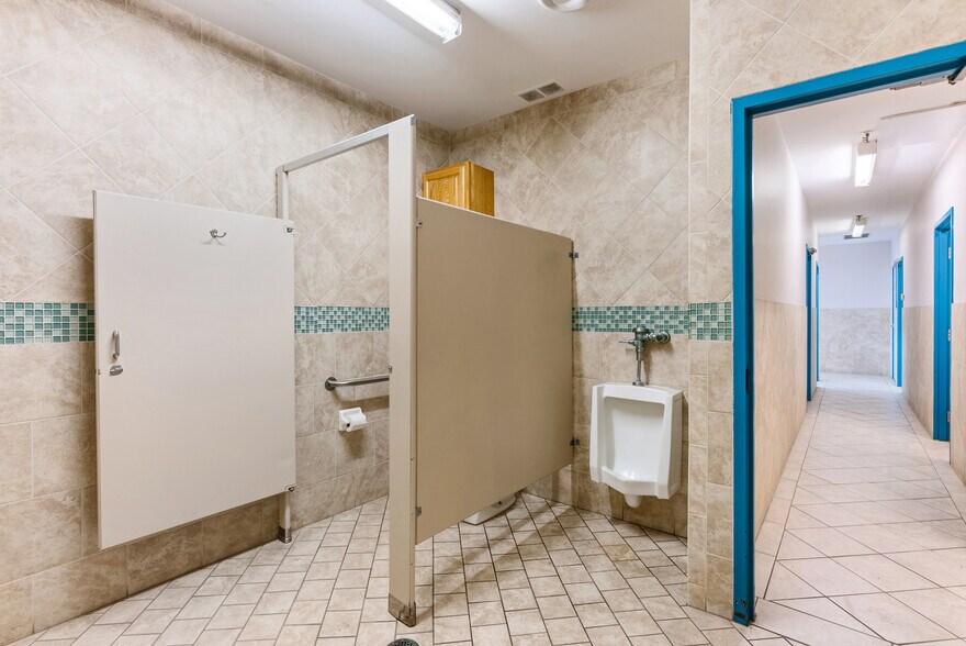 More Photos Of 5054 Miller Rd, Flint Freestanding For Sale