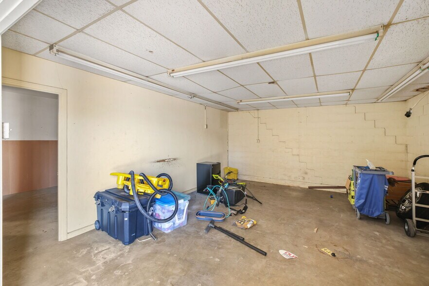 More Photos Of 8402 Speedway Dr, San Antonio Warehouse For Sale