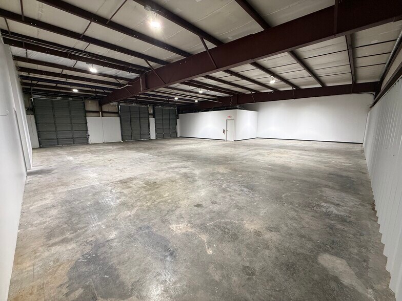 More Photos Of 5780 Dorchester Rd, Charleston Warehouse For Lease