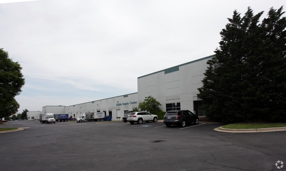 More Photos Of 8701-8729 Ritchie Dr, Capitol Heights Warehouse For Lease