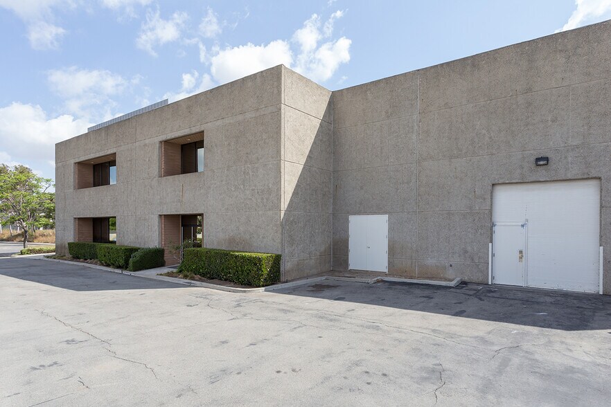 More Photos Of 15 Marconi, Irvine Light Distribution For Lease