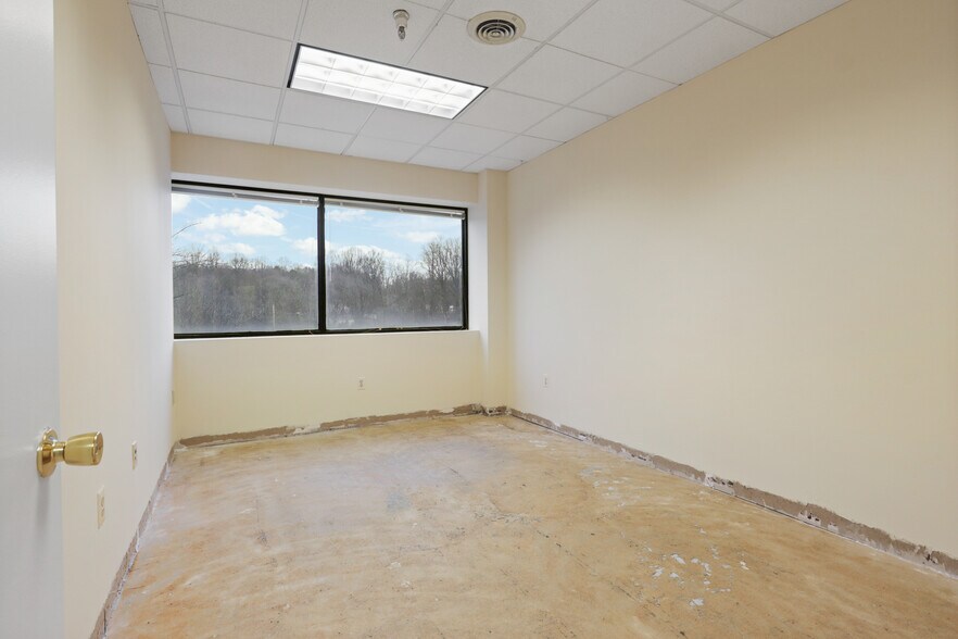 More Photos Of 339 Buschs Frontage Rd, Annapolis Medical For Lease