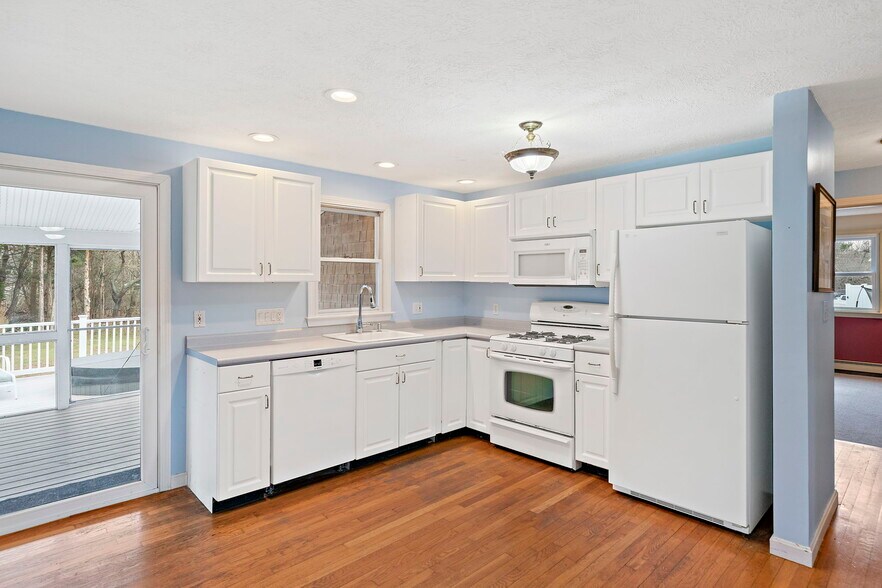 More Photos Of 1221 Ocean St, Marshfield Flex For Sale