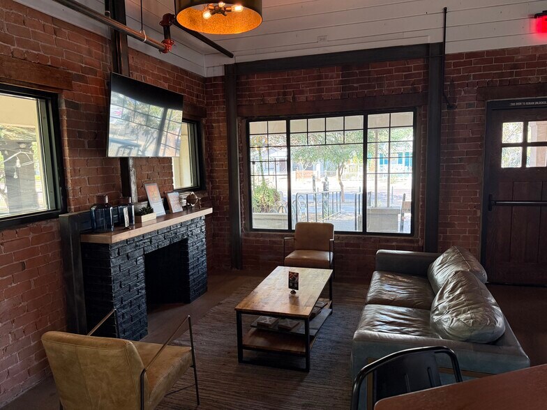 More Photos Of 909 N 5th St, Phoenix Restaurant For Lease